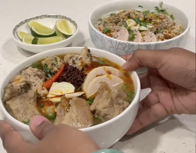 American TikToker amazes viewers with Vietnamese home cooking skills
