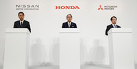 Nissan President Makoto Uchida (Left), Honda President Toshihiro Mibe (Center), and Mitsubishi Motors President Takao Kato at a press conference in Tokyo, on Monday