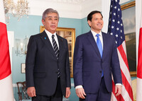 Japanese Foreign Minister Takeshi Iwaya (left) and U.S. Secretary of State Marco Rubio pose for photos in Washington on Tuesday. (Courtesy of Japan's Foreign Ministry)