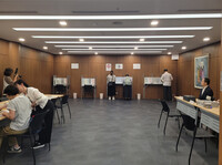 Voters cast their ballots for Japan's House of Councillors election at the Japanese Embassy in Seoul on Friday.