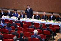 Japanese Prime Minister Shigeru Ishiba (center) delivers a speech at a meeting of his Liberal Democratic Party in Tokyo on Monday.
